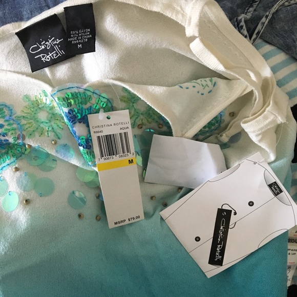 Blue and white Ombré knit tank top with sequin flowers - Picture 4 of 5